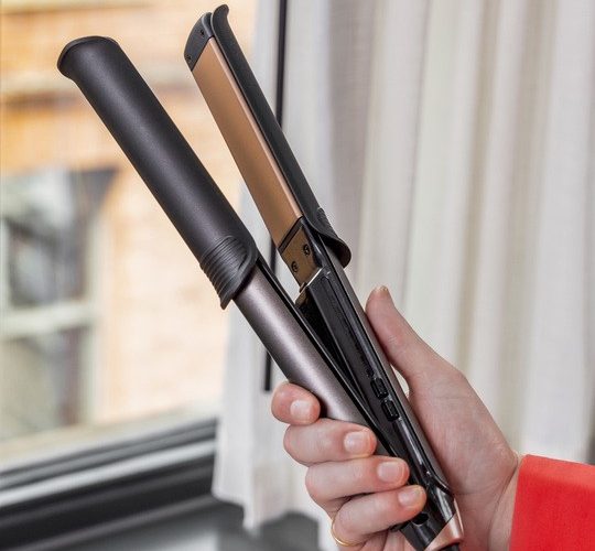 Q423_Remington-ONE_Lifestyle-Content-Shoot_Straight-Curl-Styler_S6077_In-Hand-2